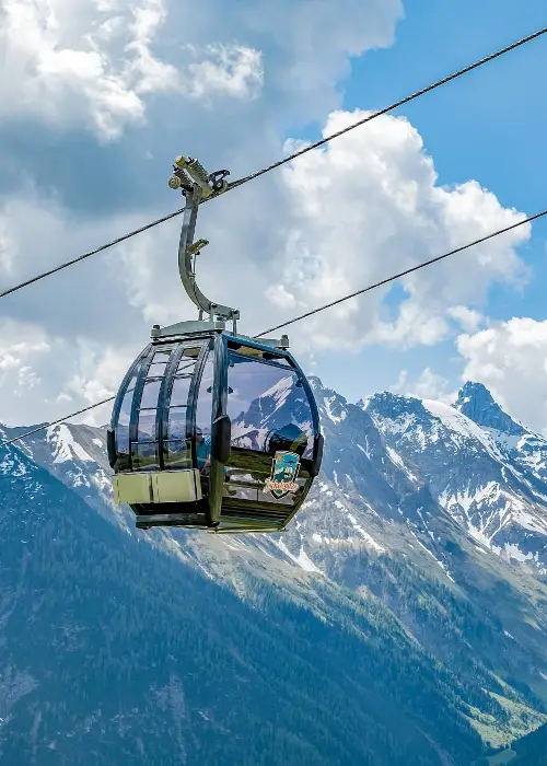 moderne 8-er Gondelbahn Jöchelspitzlift